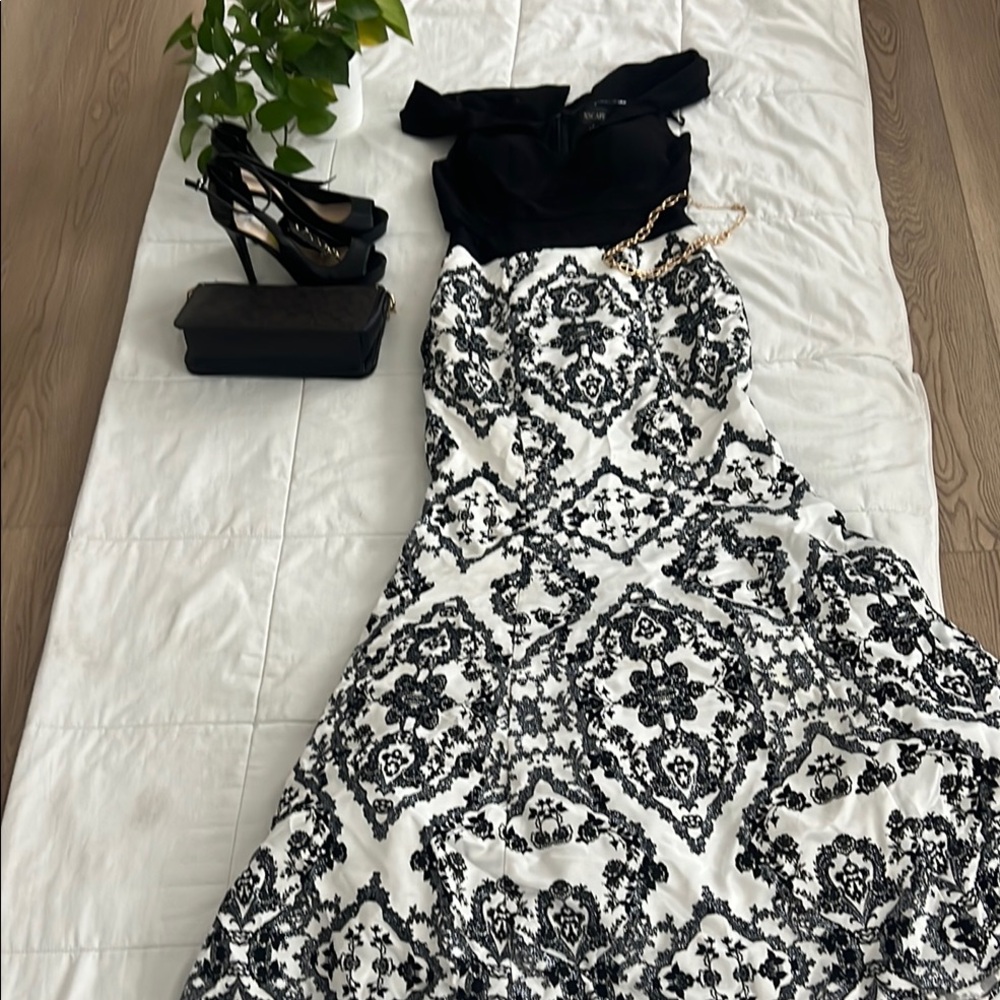 Black and White One Shoulder Sleeveless Gown